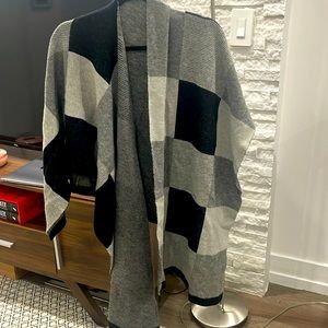 Lululemon checkered poncho/scarf